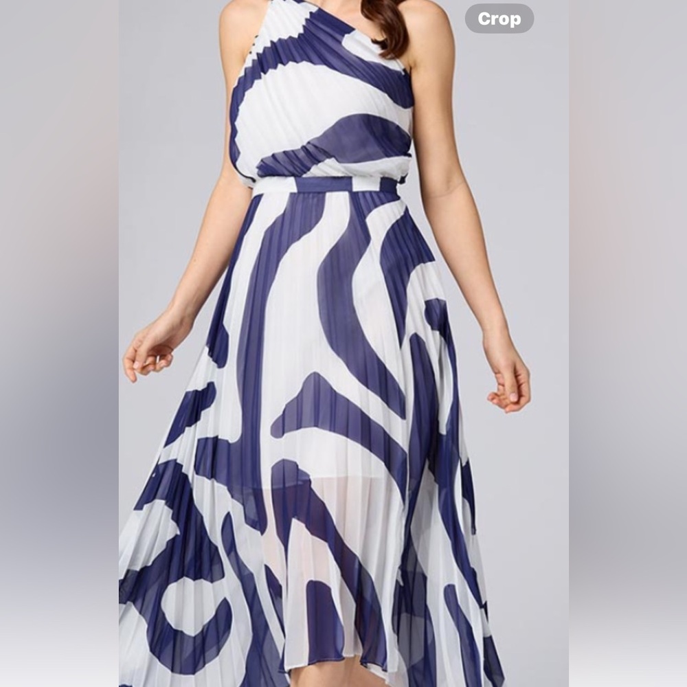 cachestyle Light, flowy and fashionable — this dress does it all!